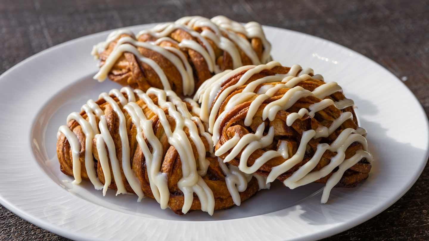 Cinnamon Bun Meets Apple Pie in This Cozy Fall Recipe