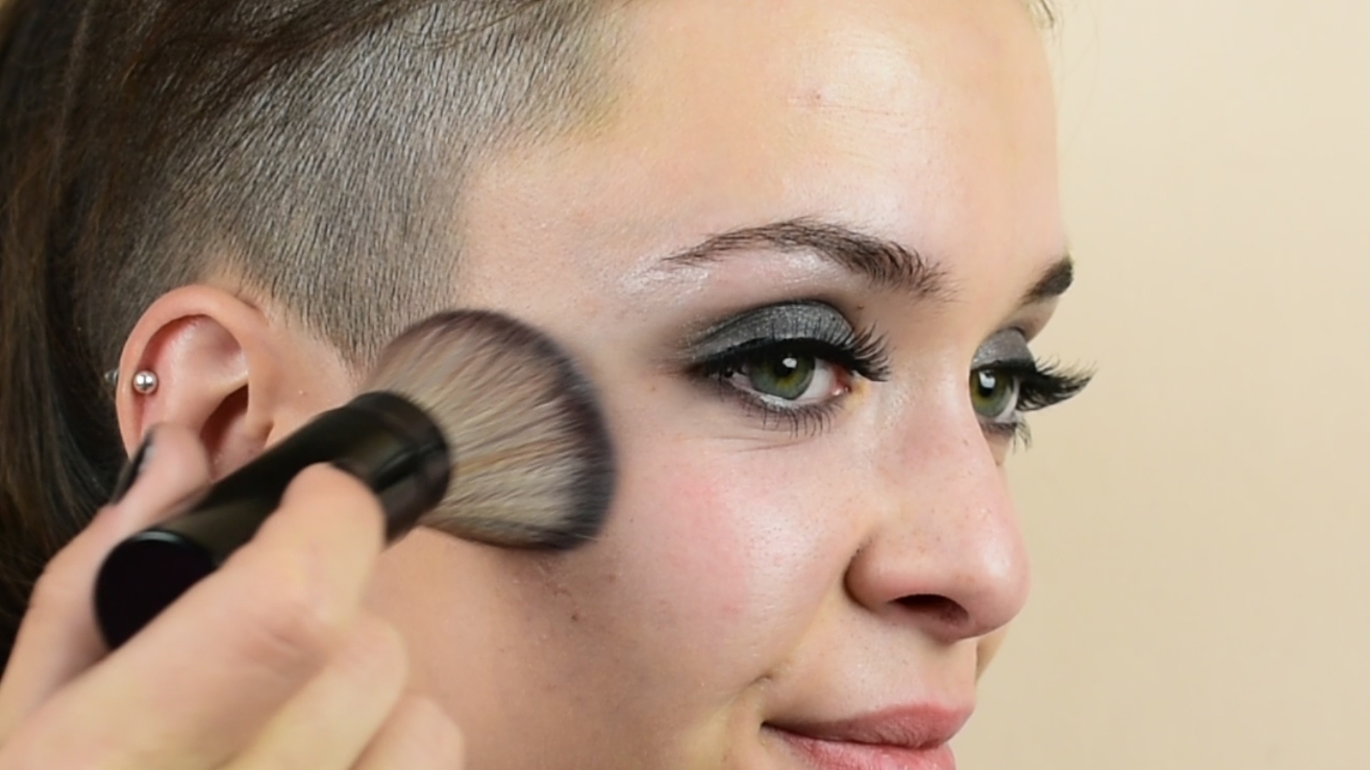How to Do Black Smokey Eyes